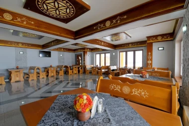 المساحة الخارجية المحيطة بمكان الإقامة