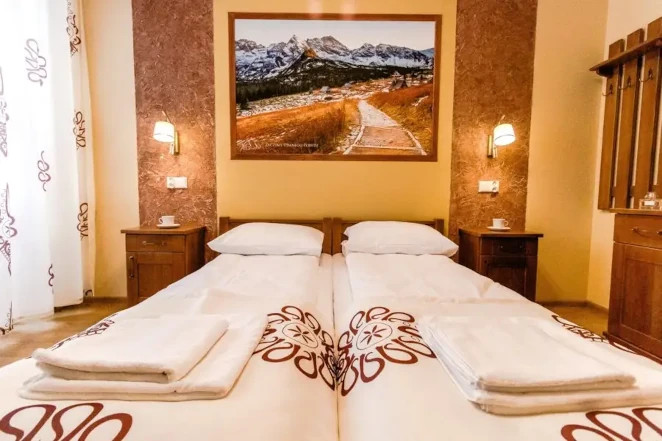 غرفة Comfort/Balcony لشخصين + 1 مع حمام خاص وإطلالة على الجبال